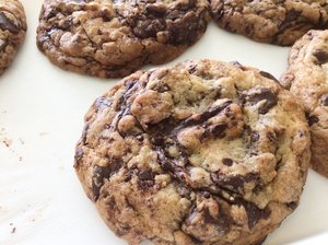 http://tinpanbakery.com/cdn/shop/products/choc-chip_cookie.jpg?v=1619655438